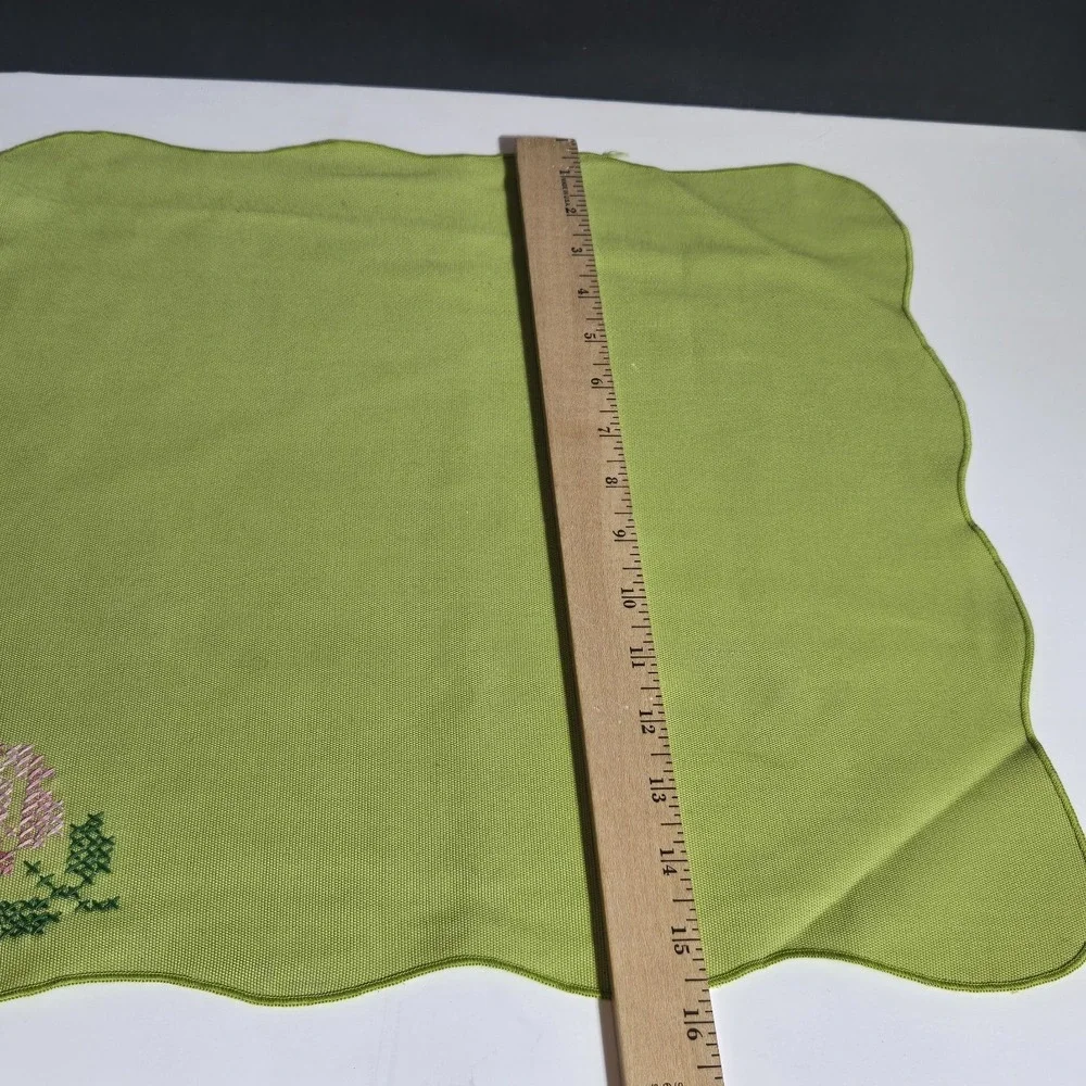 Set‎ of 3 Vtg Cotton Linen Dinner Napkins Cross Stitched Flower Scalloped Edge